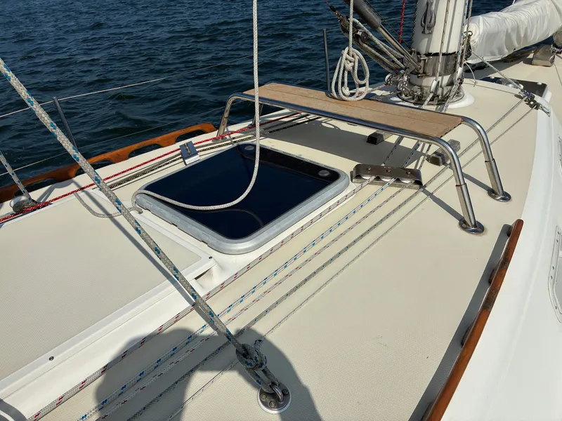 Slide: The Image of The deck of a 1986 Freedom Yachts 30 with an open hatch and rigging. - 19