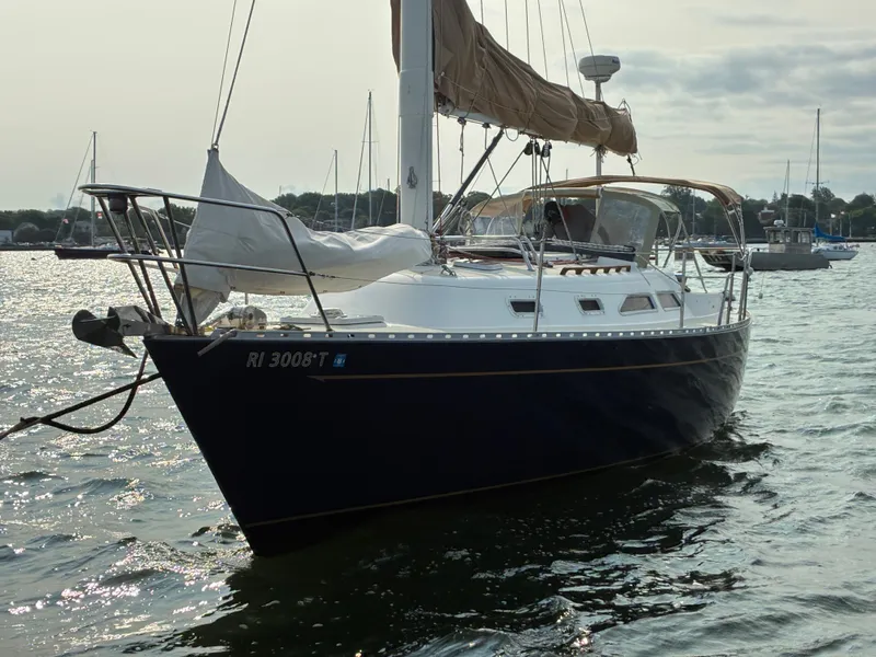 Slide: The Image of A 1986 Freedom Yachts 30 is on the water, surrounded by other boats. - 4