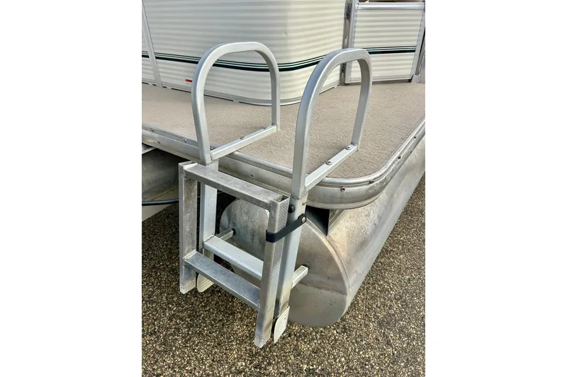 Slide: The Image of 2010 Sun Tracker Party Barge 20 Classic Series with aluminum boarding ladder. - 14