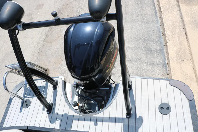 Slide: The Image of 2019 Trifecta 23RF SS Arch boat engine and deck view from above. - 29