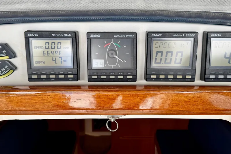 Slide: The Image of B&G instrument panel on 2001 J Boats J/32, displaying speed, temperature, and depth. - 40