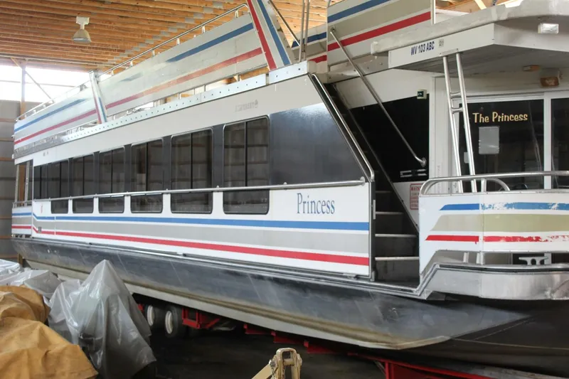 Slide: The Image of A 2000 Sumerset 75 Houston houseboat named "Princess" in a storage facility. - 9