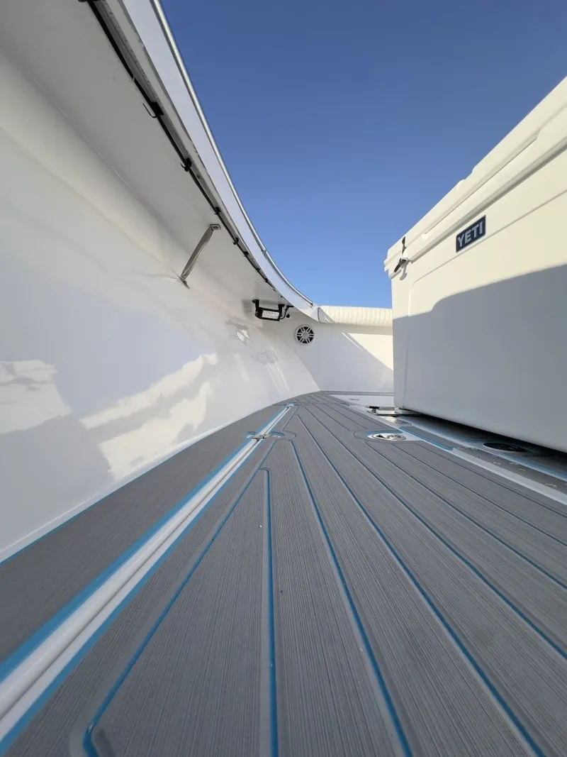 Slide: The Image of The image shows the deck of a 2006 Albin 26 Center Console boat with gray flooring. - 5