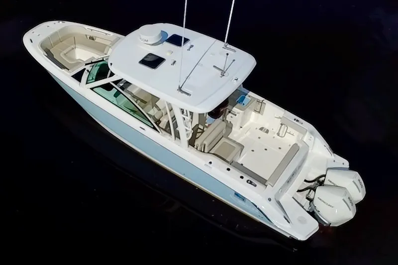 Slide: The Image of Boston Whaler 320 VANTAGE 2022 - 13