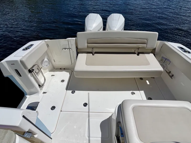 Slide: The Image of Boston Whaler 320 VANTAGE 2022 - 23