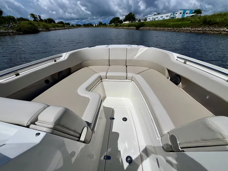 Slide: The Image of Boston Whaler 320 VANTAGE 2022 - 27