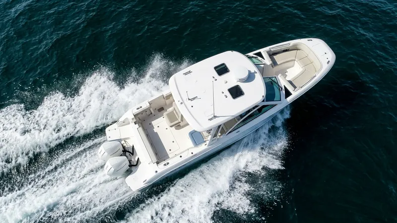 Slide: The Image of Boston Whaler 320 VANTAGE 2022 - 11