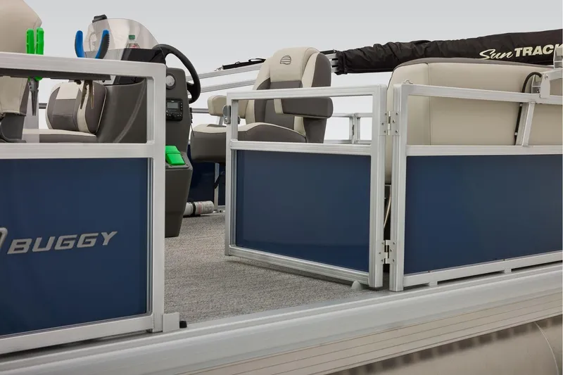 Slide: The Image of Sun Tracker Bass Buggy 18 DLX 2026 - 69