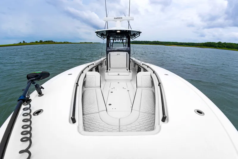 Slide: The Image of Yellowfin 32 Offshore 2025: Sleek design, spacious deck, perfect for offshore fishing. - 28