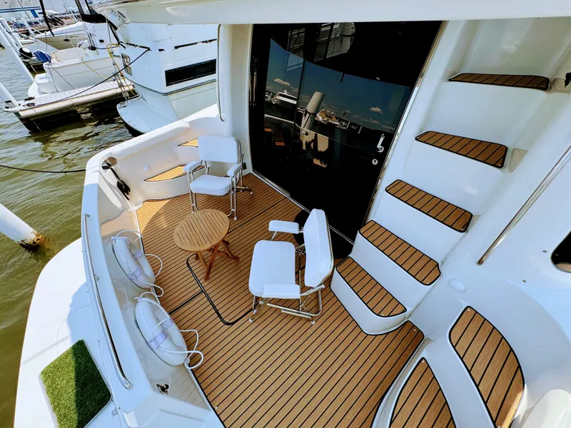 Slide: The Image of Carver Yachts 450 Voyager Pilothouse 1999 - 27