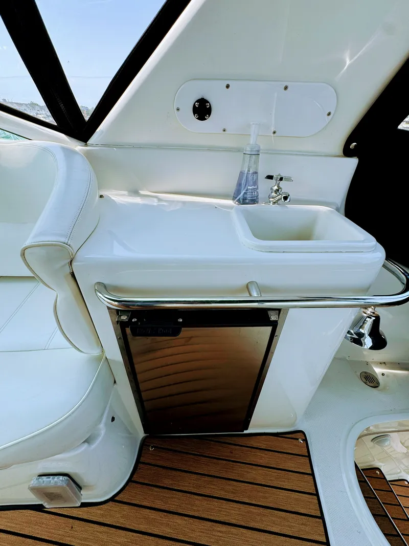 Slide: The Image of Carver Yachts 450 Voyager Pilothouse 1999 - 33