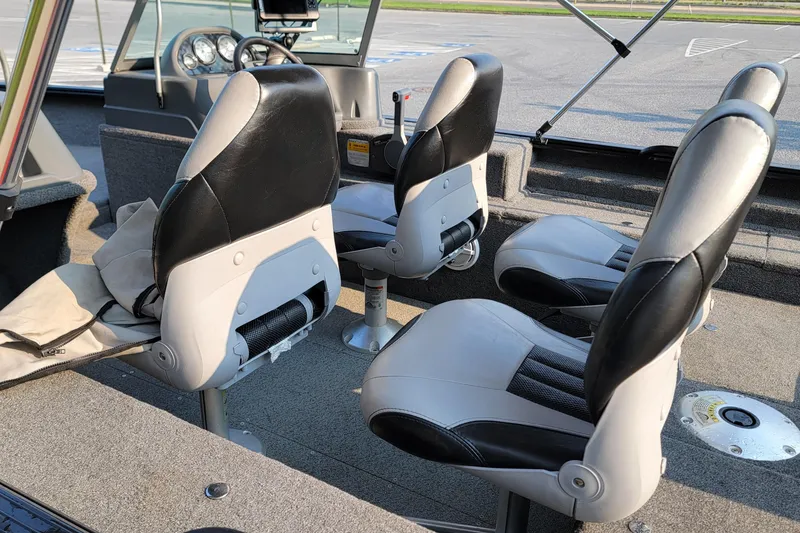 Slide: The Image of Interior of 2014 G3 Angler V164 F boat with swivel seats and dashboard. - 11