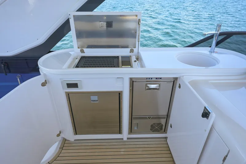Slide: The Image of Azimut 68 2025 - 81