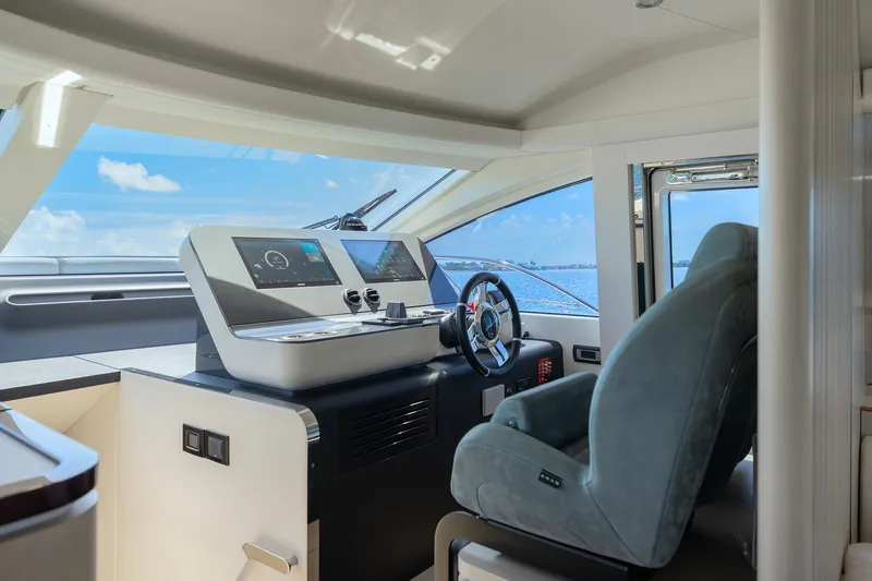 Slide: The Image of Azimut 68 2025 - 156