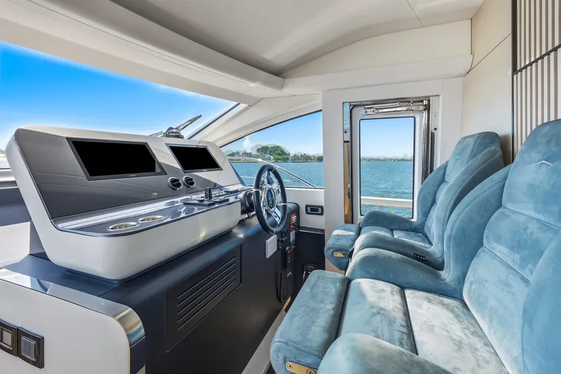 Slide: The Image of Azimut 68 2025 - 157