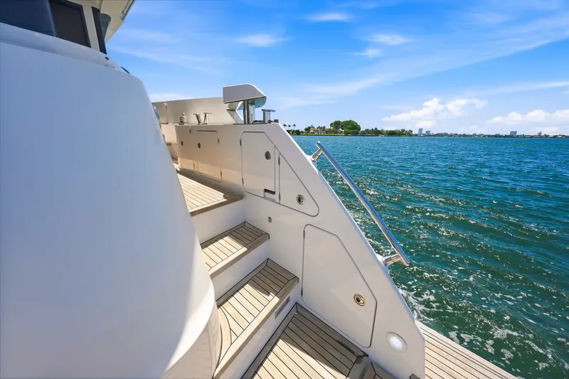 Slide: The Image of Azimut 68 2025 - 95