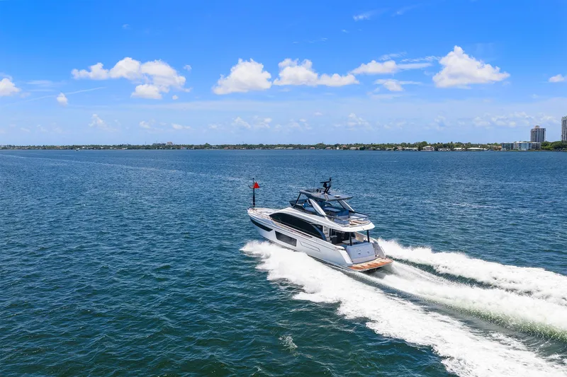 Slide: The Image of Azimut 68 2025 - 24