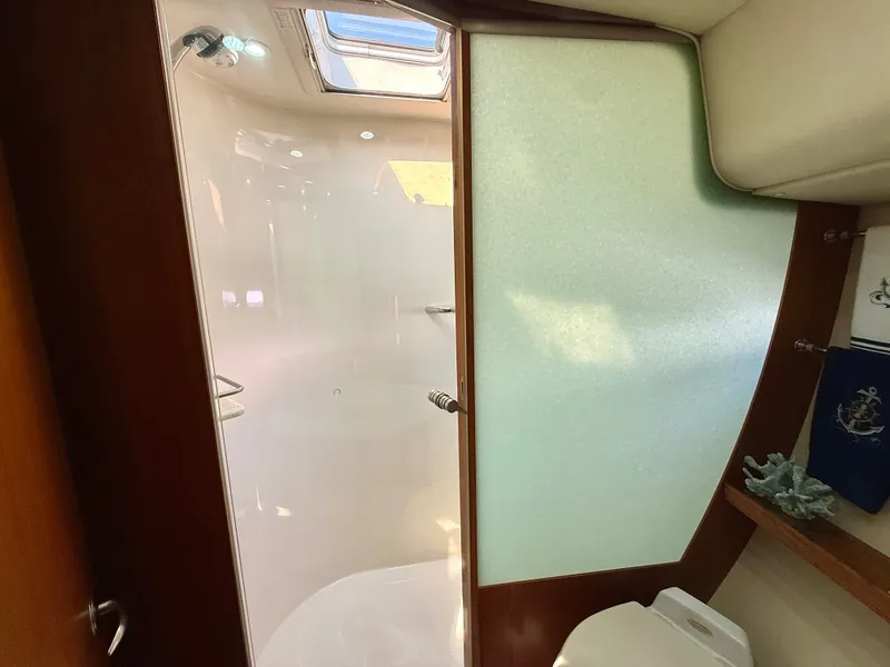 Slide: The Image of Tiara 4300 Sovran 2006 - 73