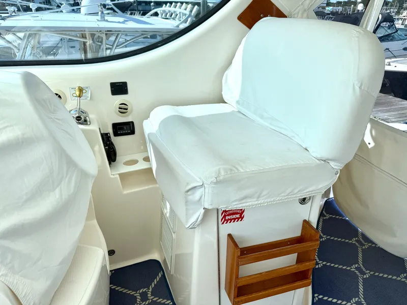 Slide: The Image of The interior of a 2006 Tiara Yachts 4300 Sovran with a cushioned white seat. - 21