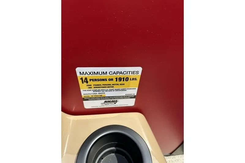 Slide: The Image of Evotti 723QL 2026 boat capacity label, maximum 14 persons or 1910 lbs. - 6