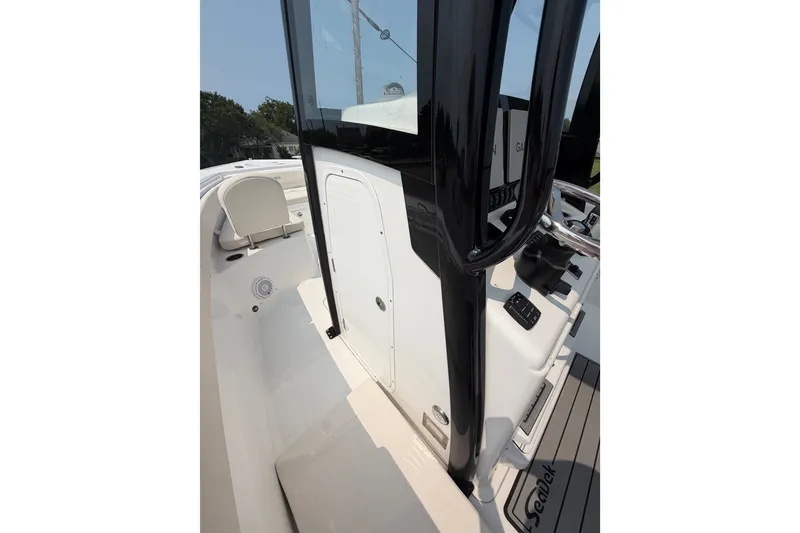 Slide: The Image of 2024 Sea Hunt Ultra 275 SE boat interior with helm and seating area. - 51