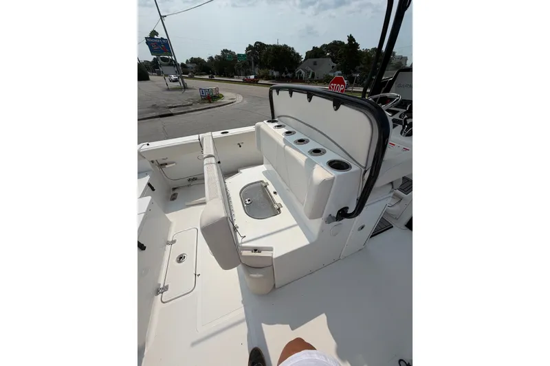 Slide: The Image of 2024 Sea Hunt Ultra 275 SE boat interior with seating and cup holders. - 46