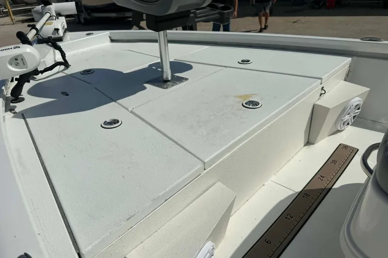 Slide: The Image of Avid 19 FS 2021 boat deck with storage compartments and mounted equipment. - 9