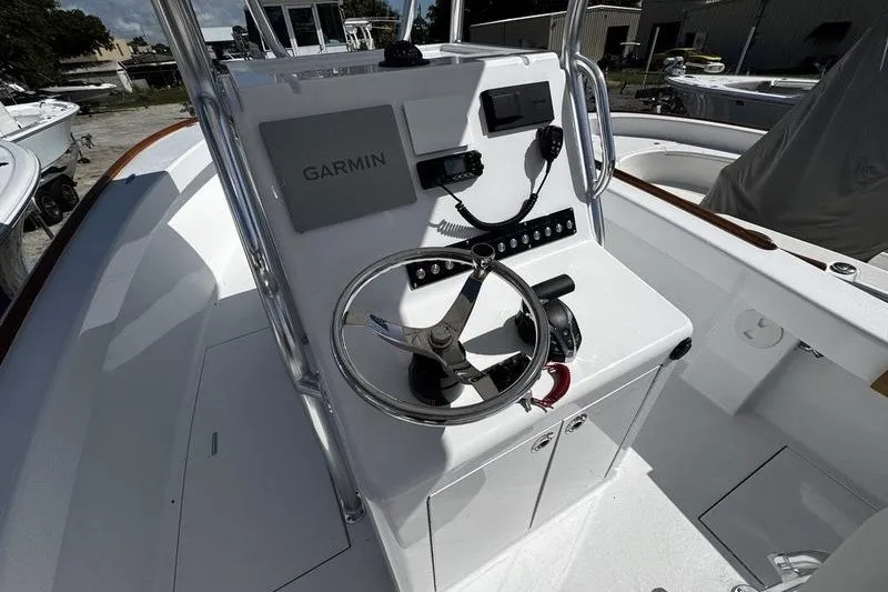 Slide: The Image of 1982 Grady-White Tournament 22 boat console with Garmin navigation system. - 21