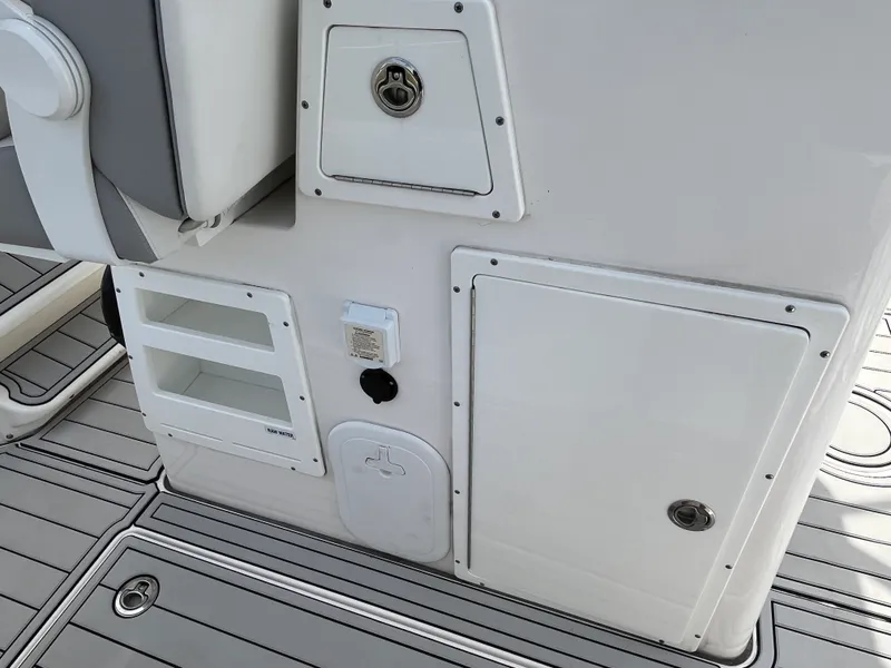 Slide: The Image of Sea Fox 328 COMMANDER 2024 - 37