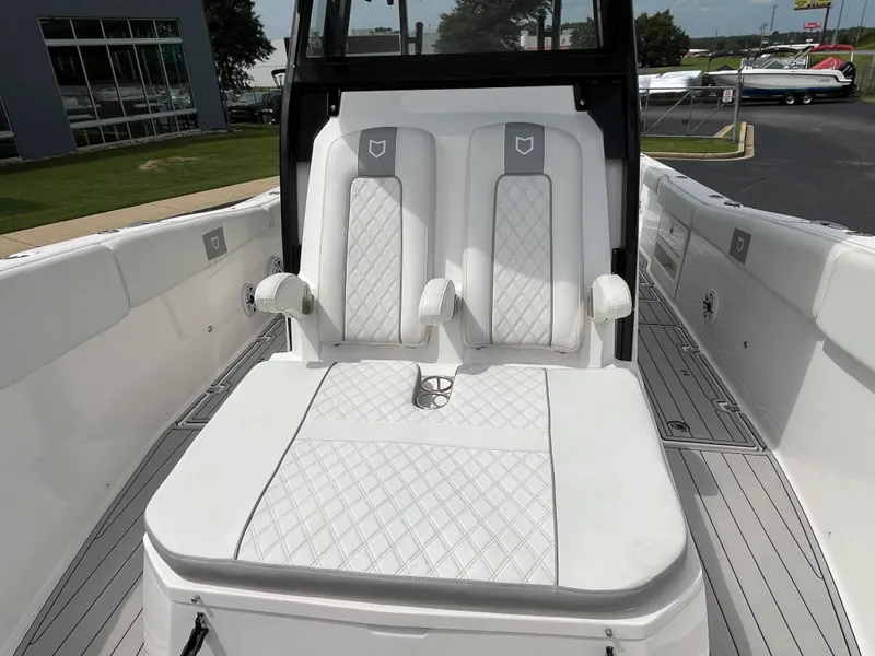 Slide: The Image of Sea Fox 328 COMMANDER 2024 - 43