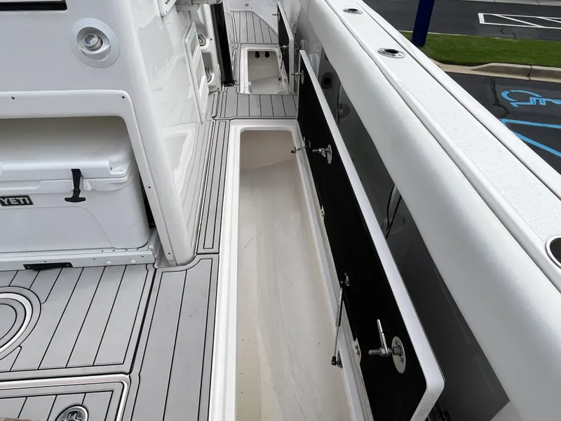 Slide: The Image of Sea Fox 328 COMMANDER 2024 - 35