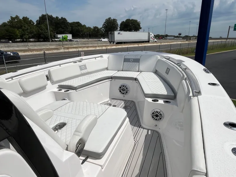 Slide: The Image of Sea Fox 328 COMMANDER 2024 - 18