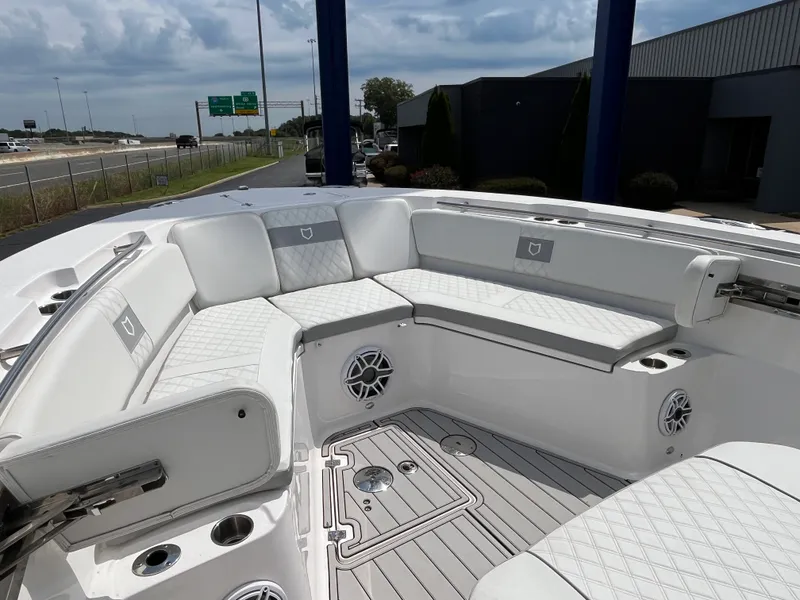 Slide: The Image of Sea Fox 328 COMMANDER 2024 - 20