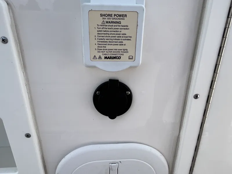 Slide: The Image of Sea Fox 328 COMMANDER 2024 - 38