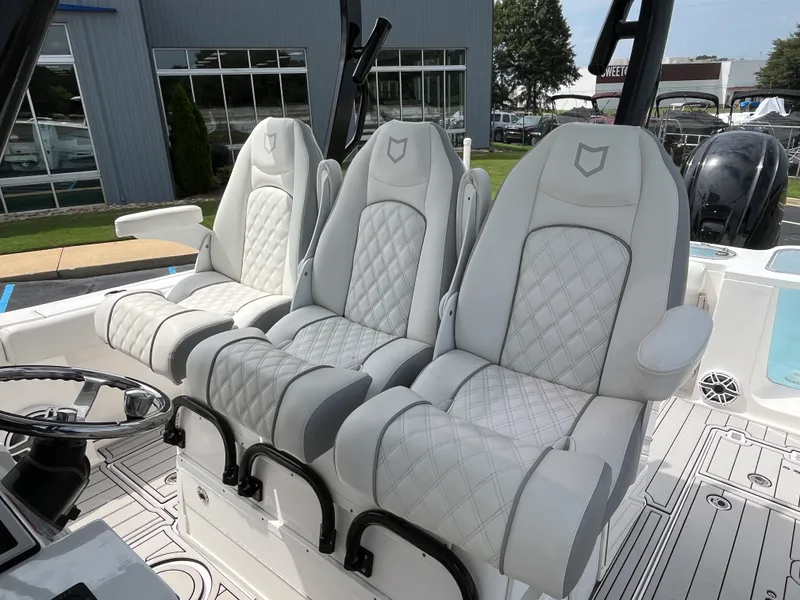 Slide: The Image of Sea Fox 328 COMMANDER 2024 - 40