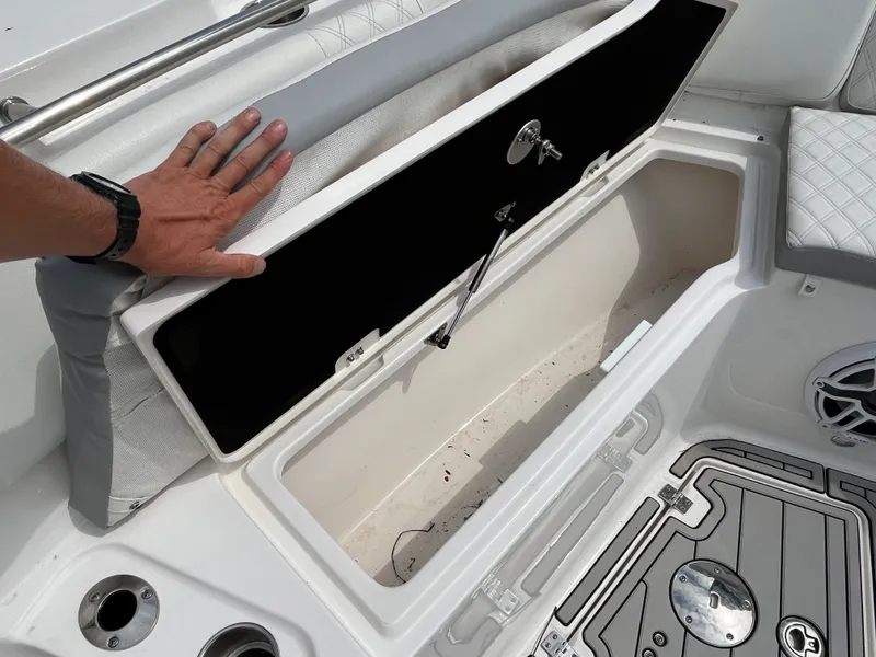 Slide: The Image of Sea Fox 328 COMMANDER 2024 - 41