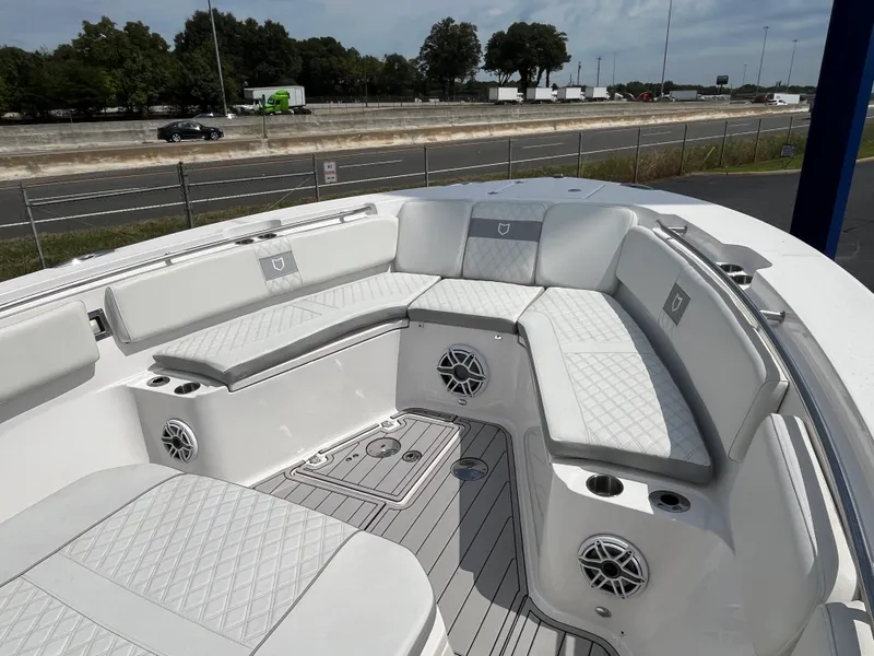 Slide: The Image of Sea Fox 328 COMMANDER 2024 - 19