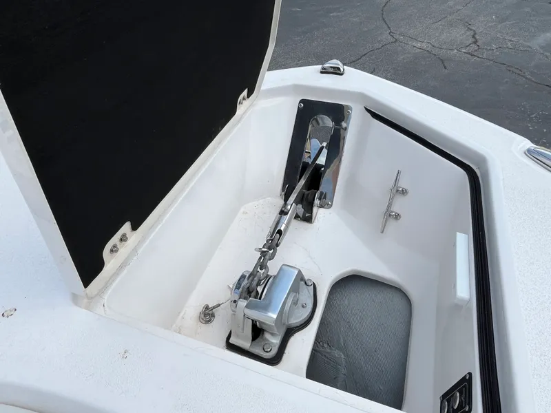 Slide: The Image of Sea Fox 328 COMMANDER 2024 - 21
