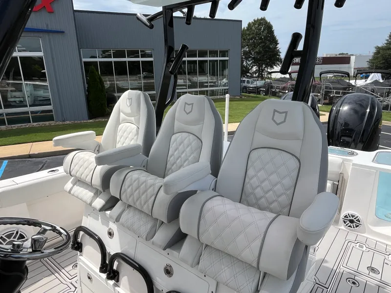 Slide: The Image of Sea Fox 328 COMMANDER 2024 - 39