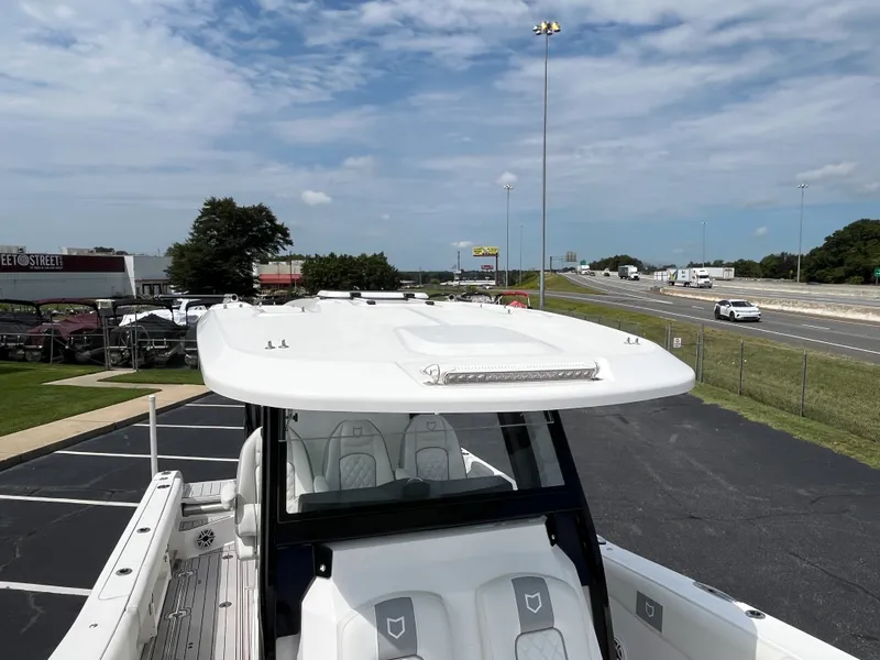Slide: The Image of Sea Fox 328 COMMANDER 2024 - 23