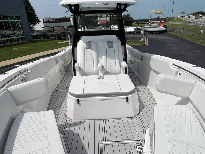 Slide: The Image of Sea Fox 328 COMMANDER 2024 - 22