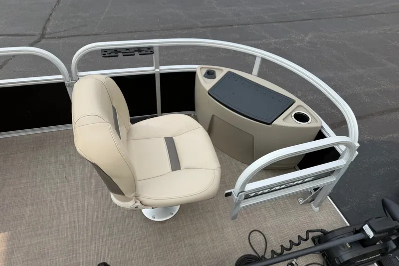 Slide: The Image of 2021 Sun Tracker Fishin' Barge 20 DLX with beige seating and fishing station. - 11