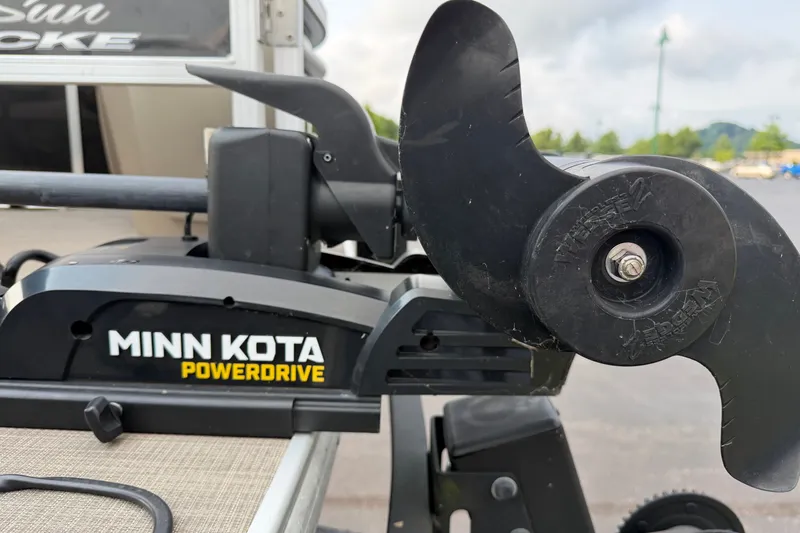 Slide: The Image of Minn Kota PowerDrive motor on 2021 Sun Tracker Fishin' Barge 20 DLX pontoon boat. - 38