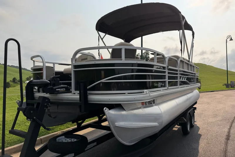 Slide: The Image of 2021 Sun Tracker Fishin' Barge 20 DLX pontoon boat on trailer, parked outdoors. - 43