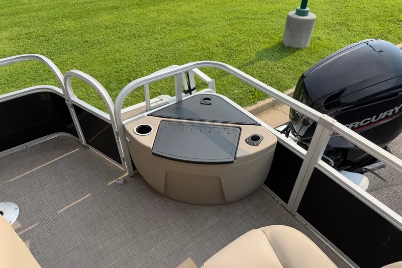 Slide: The Image of 2021 Sun Tracker Fishin' Barge 20 DLX deck with Mercury outboard motor. - 23