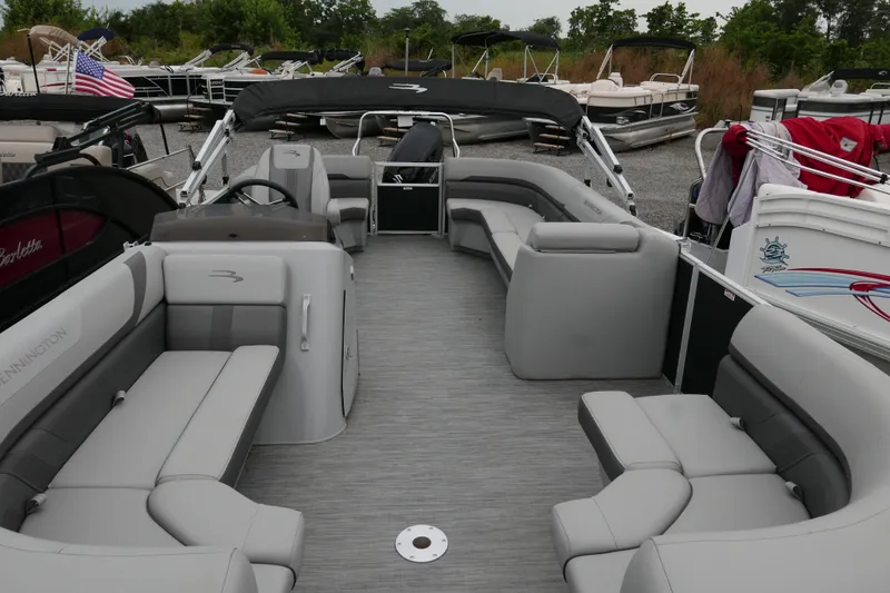 Slide: The Image of 2023 Bennington 21 SXSRC pontoon boat with spacious seating and sleek design. - 4