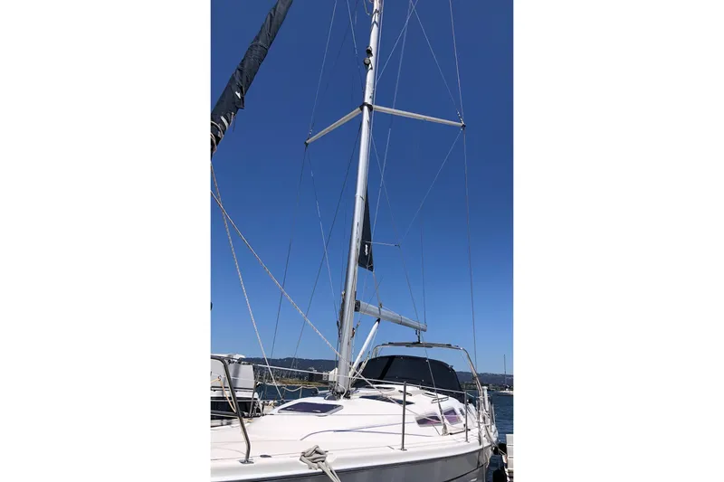 Slide: The Image of 2008 Hunter 38 sailboat with tall mast against clear blue sky. - 20