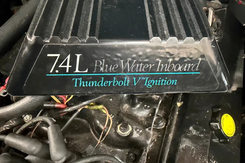 Slide: The Image of 7.4L Blue Water Inboard engine with Thunderbolt V Ignition in 1996 Sea Ray Sundancer 330. - 58