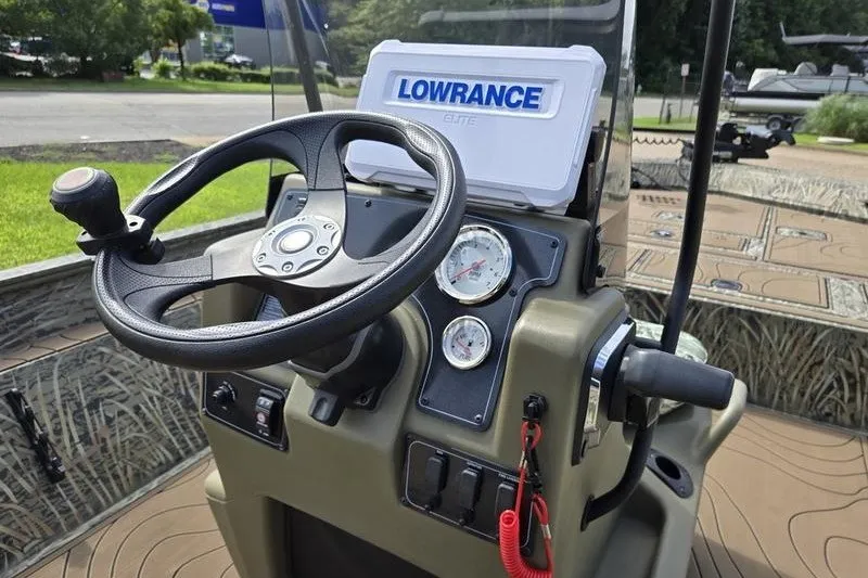 Slide: The Image of Steering console of 2025 Tracker Grizzly 2072 CC with Lowrance Elite system. - 17