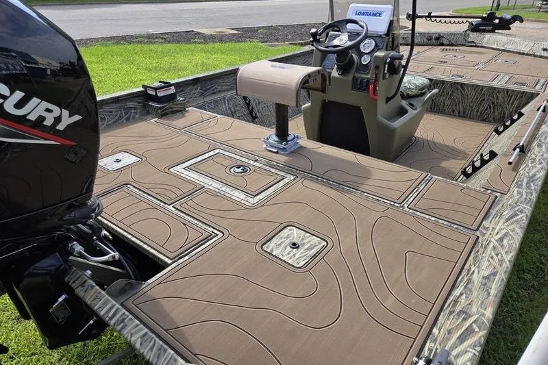 Slide: The Image of 2025 Tracker Grizzly 2072 CC boat interior with Mercury engine and advanced navigation system. - 7